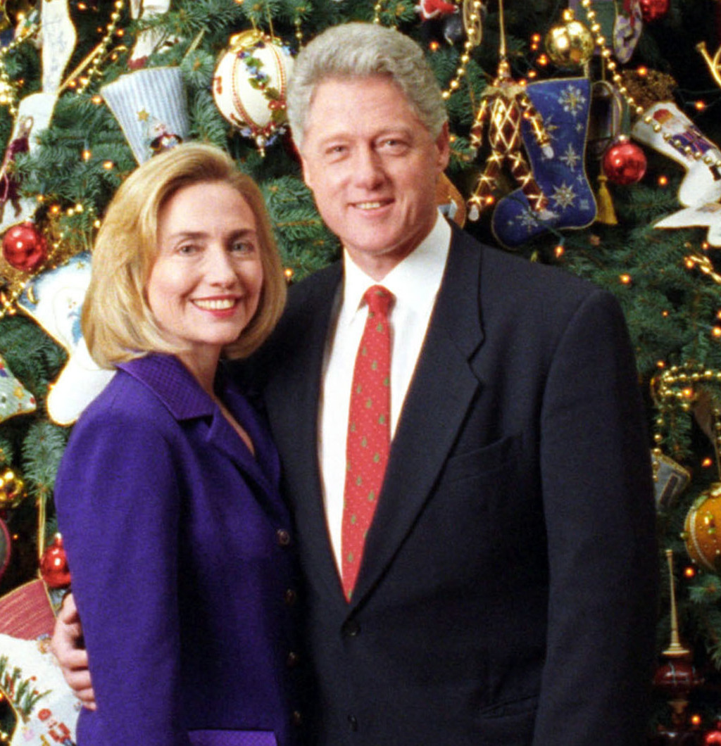 ¿Los Clinton estarían ligados con caso Epstein?