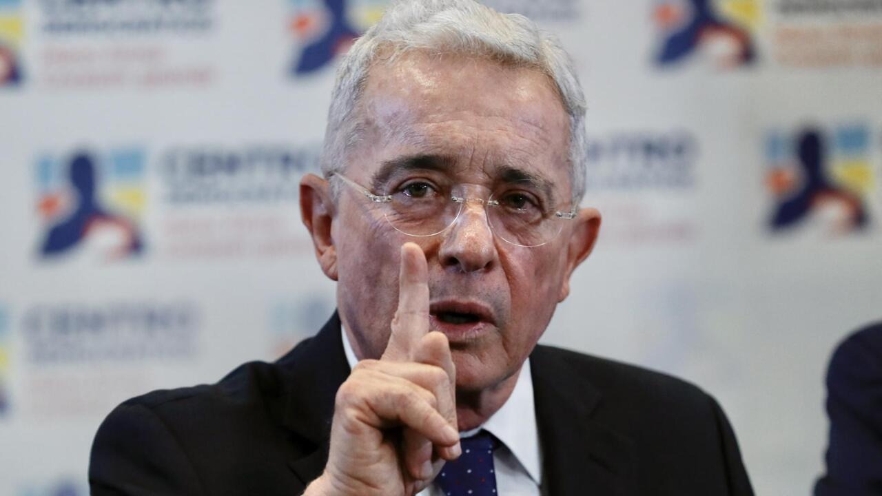 Expresidentes firman carta en favor de Álvaro Uribe