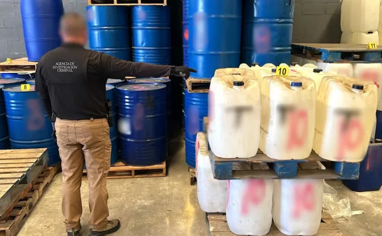 FGR asegura 120 mil litros de sustancias químicas en Sinaloa