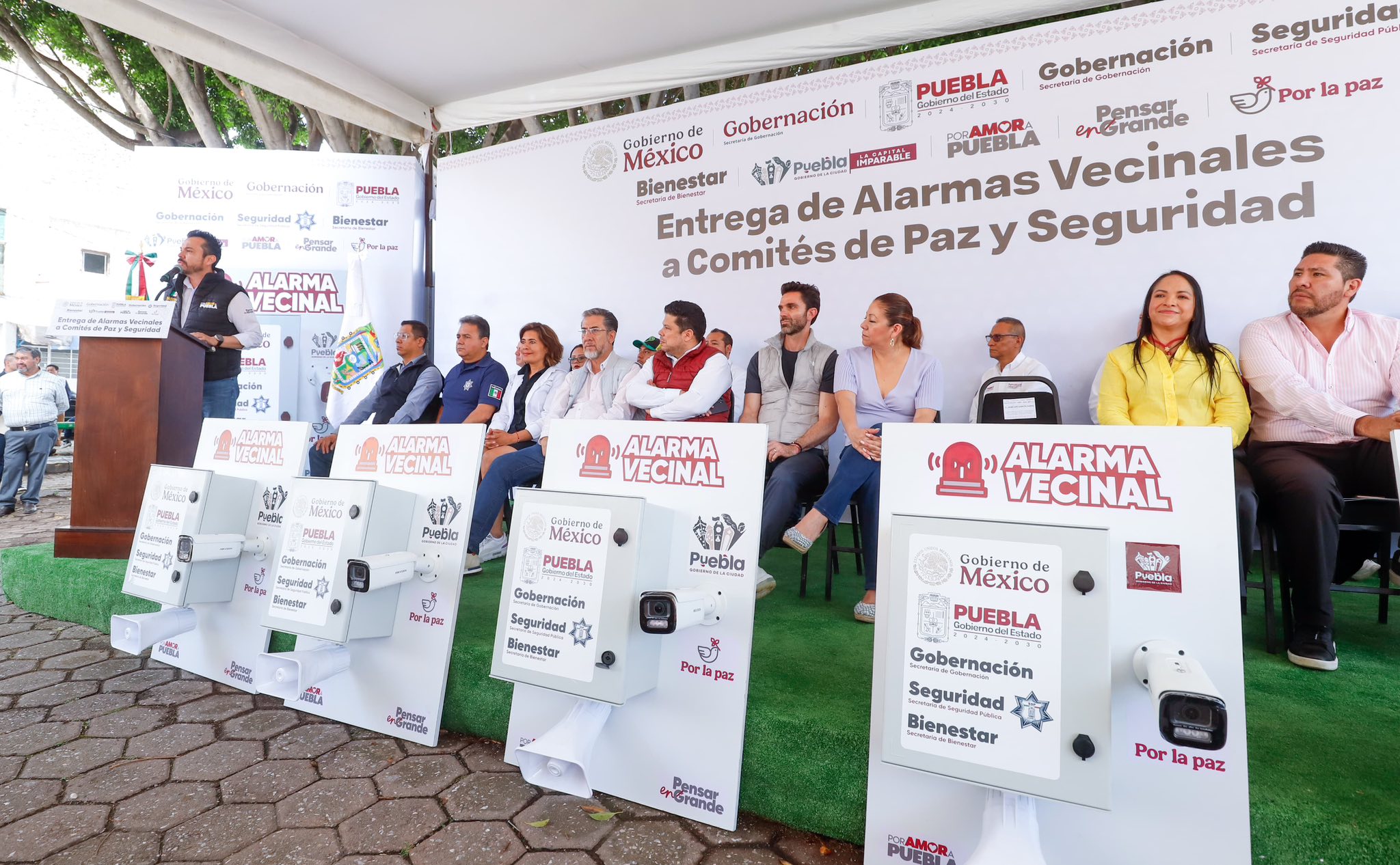 García Parra entrega 79 alarmas vecinales en La Margarita