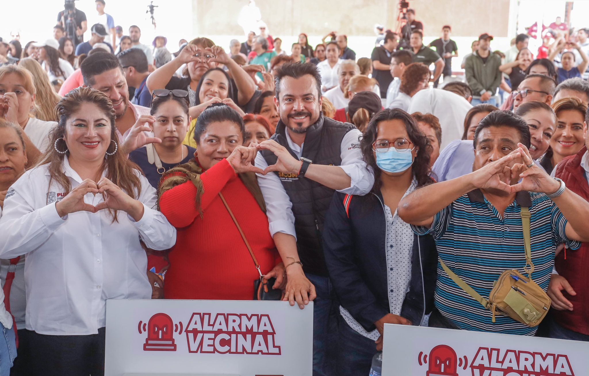 García Parra entrega 79 alarmas vecinales en La Margarita