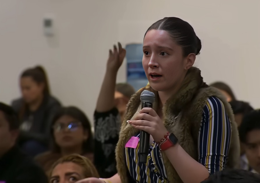 Estudiante que confrontó a Noroña denuncia ataques