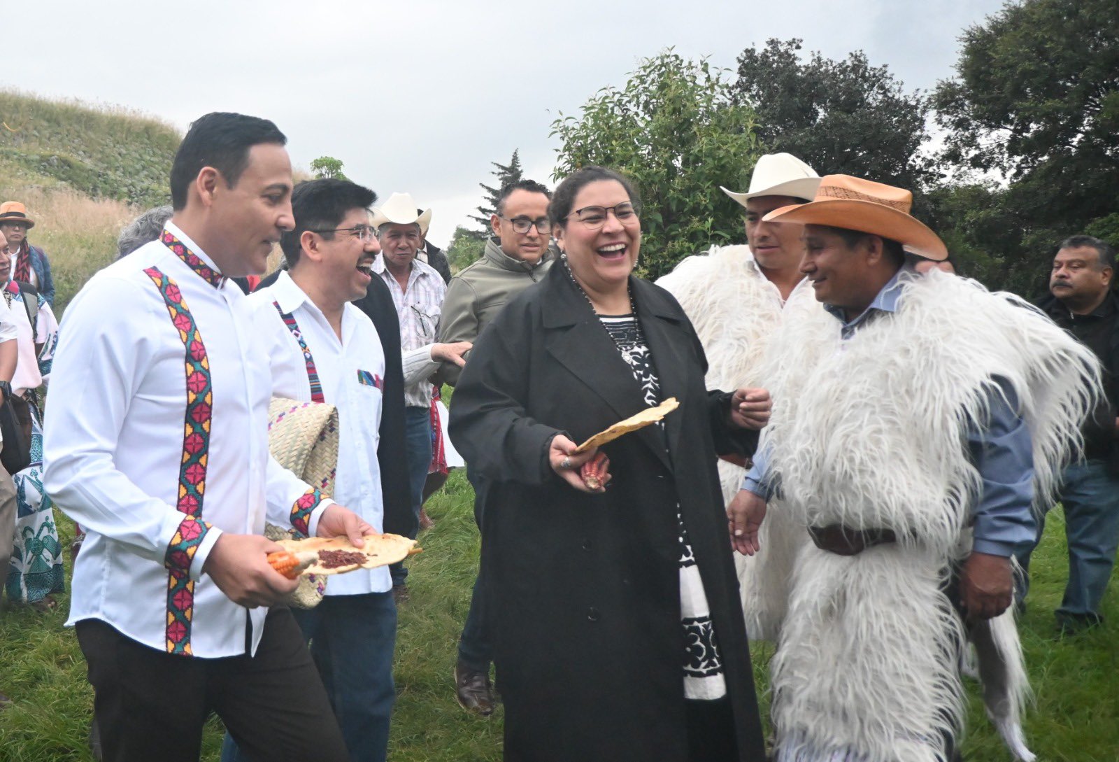 Lenia Batres comparte salario