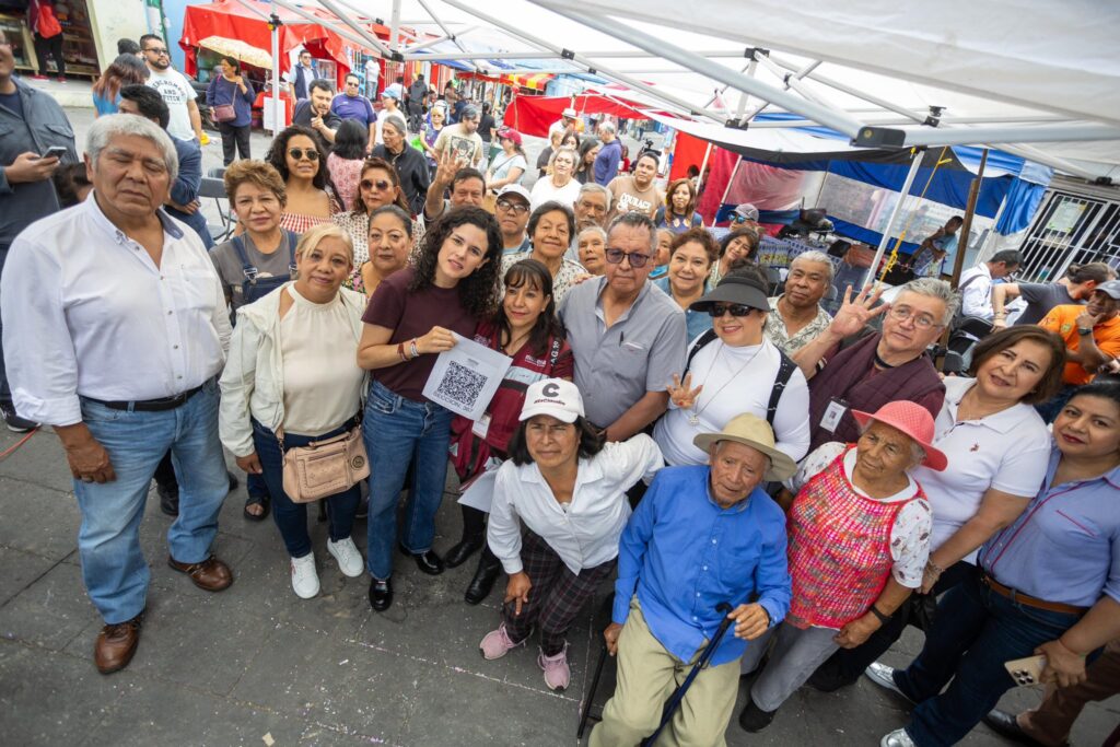Luisa Alcalde cercana a la gente
