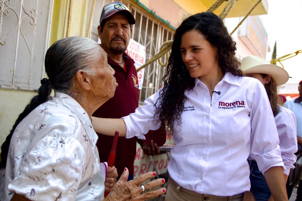 Luisa Alcalde con el pueblo