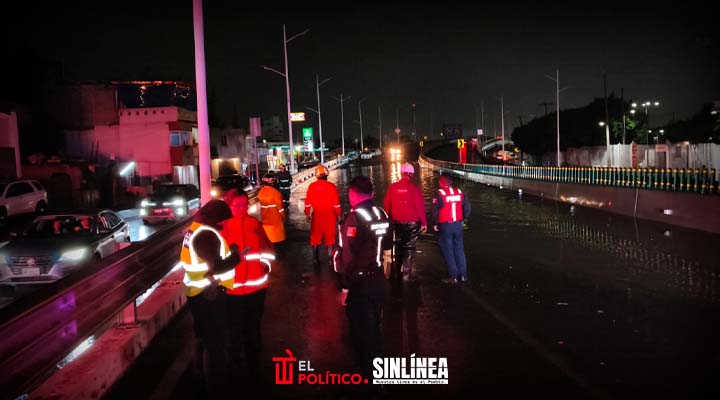 PC Municipal de Puebla retira desechos sólidos en alcantarillas
