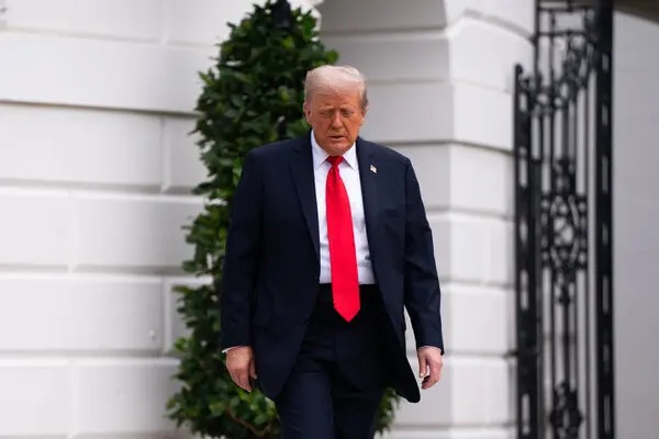 Trump vuelve a amenazar a gobierno extranjeros con aranceles