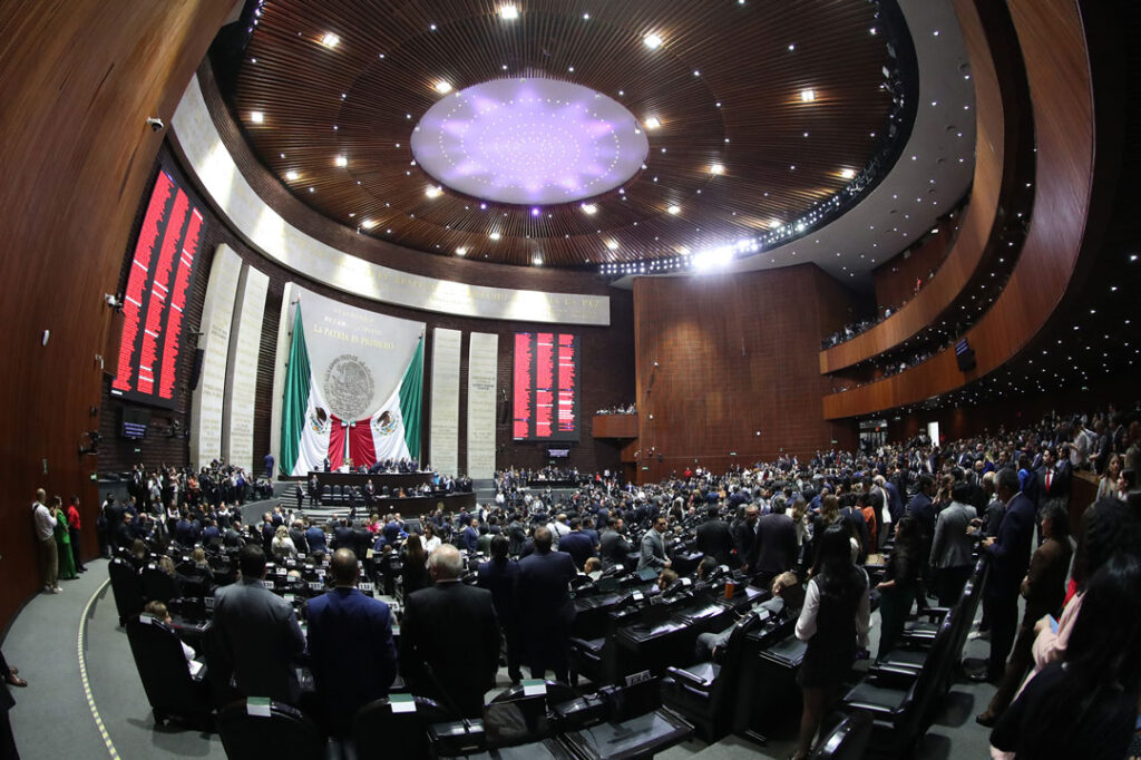 Azucena critica a diputados