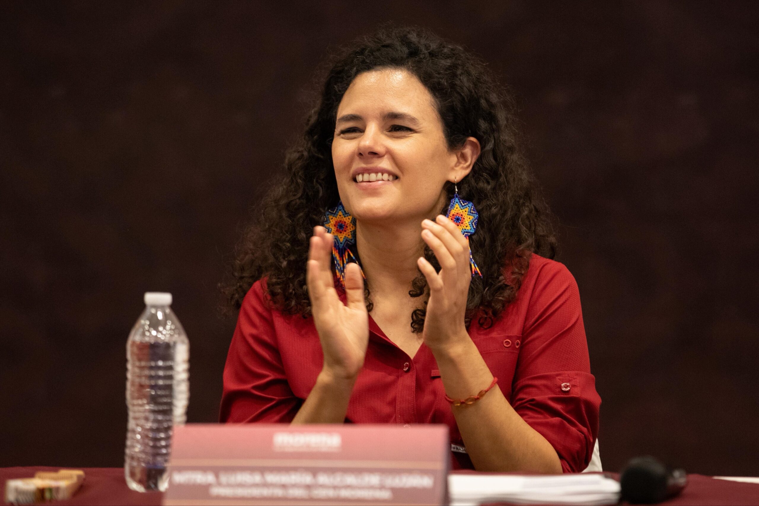 Luisa Alcalde se lanza contra panistas