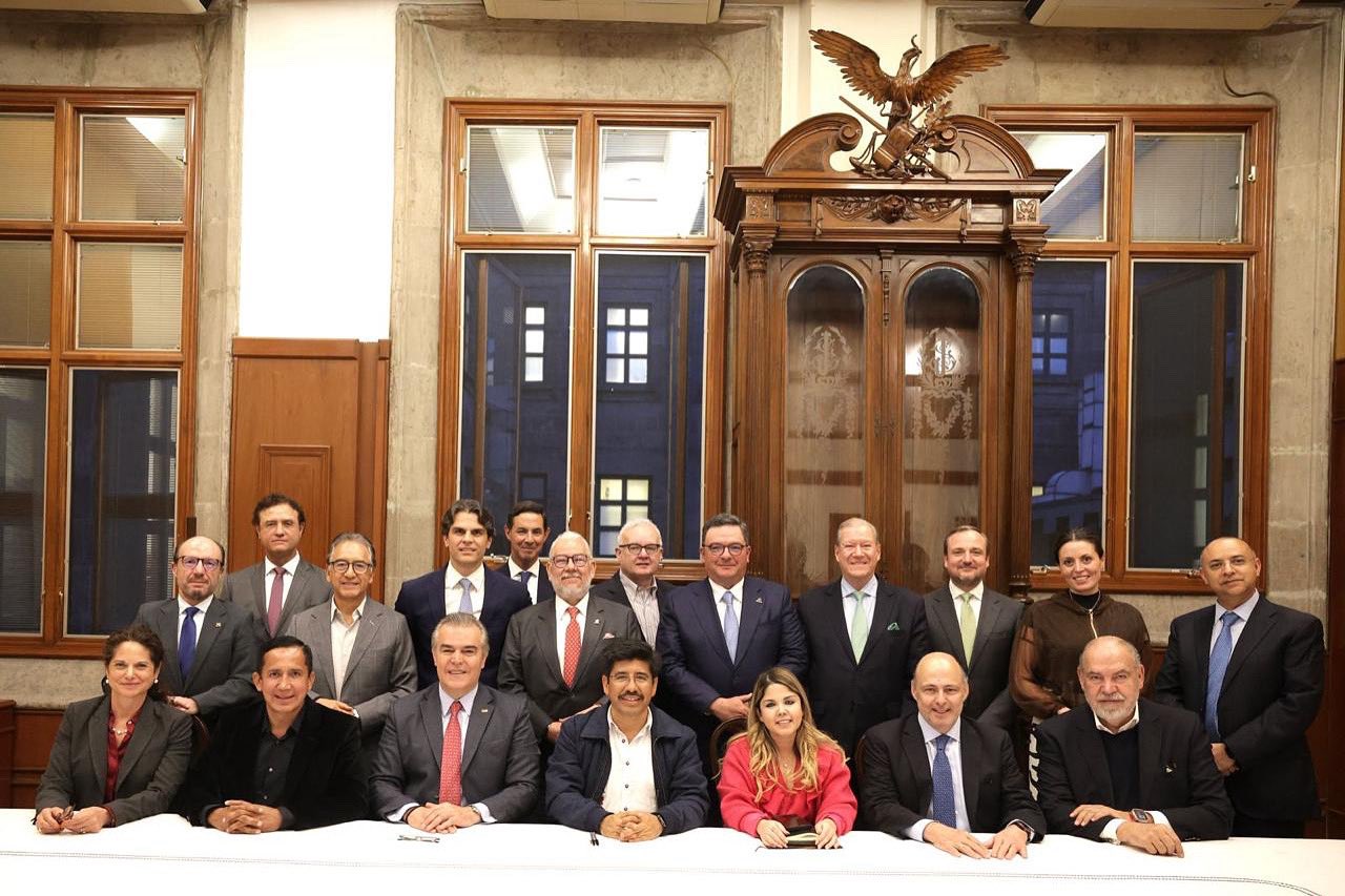 Reunión de Hugo Aguilar con el CCE 