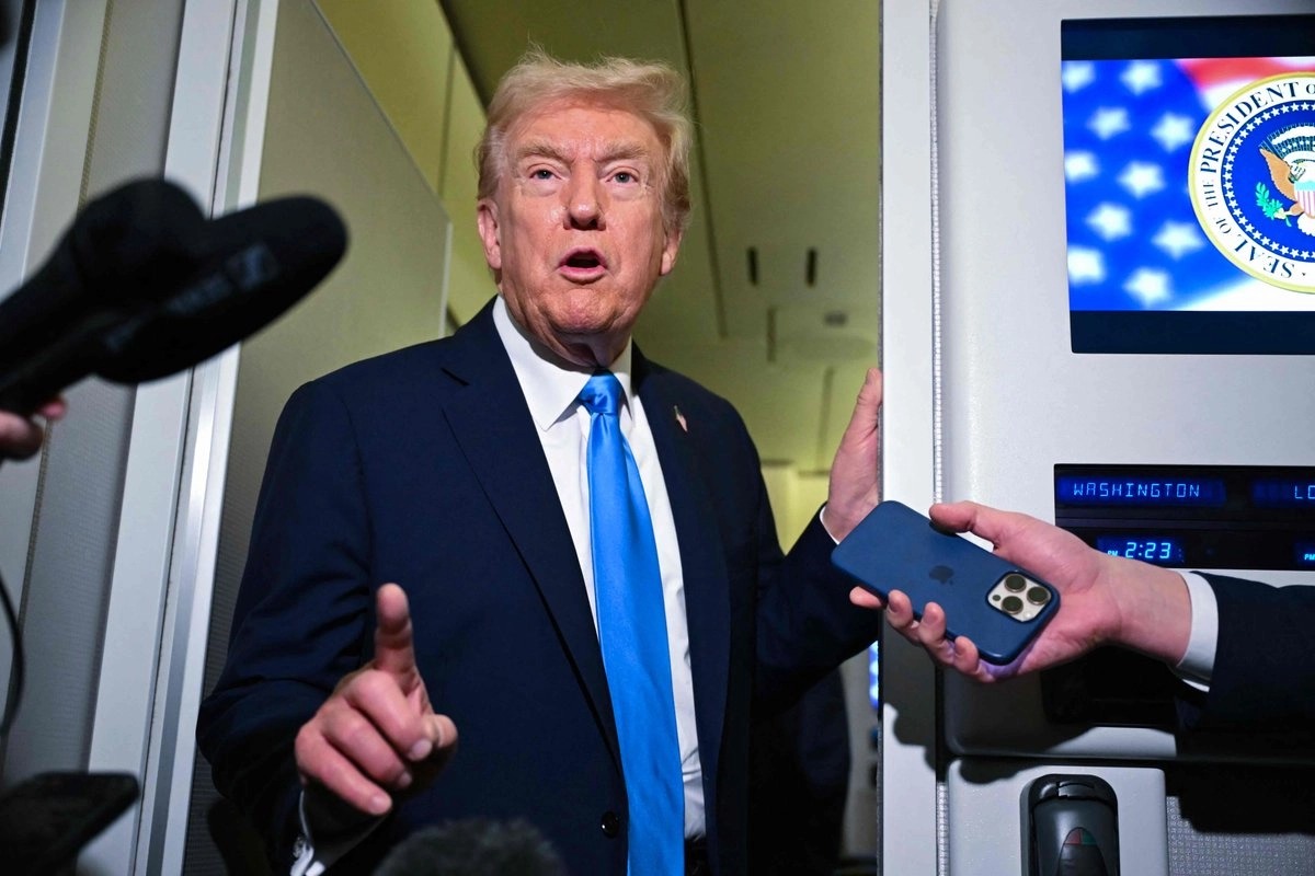 Trump impone aranceles del 10 por ciento a Canadá