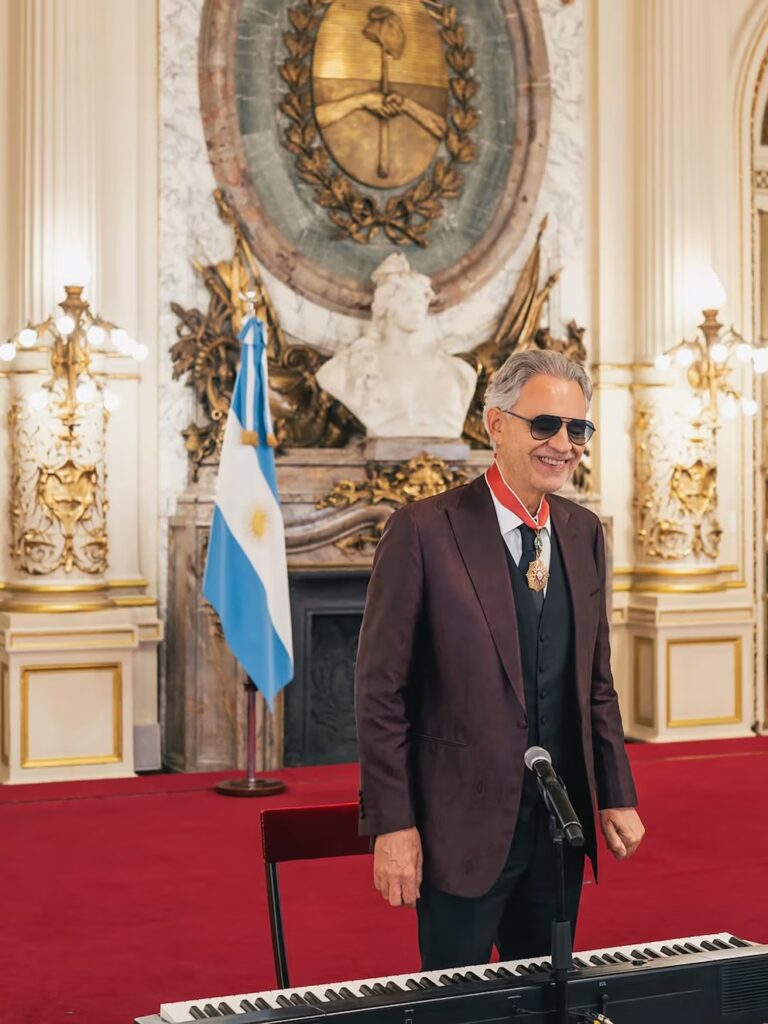 Bocelli con Milei