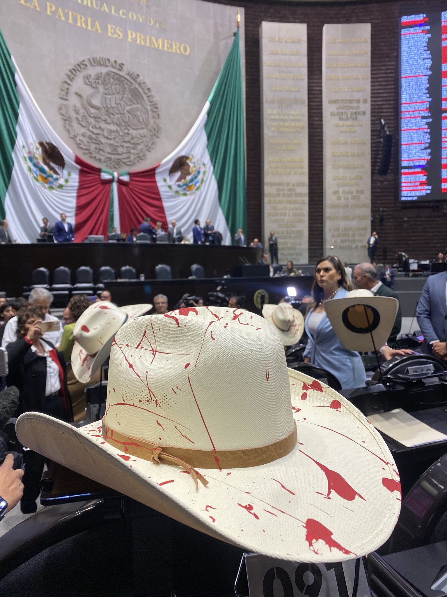 Diputados del PRI protestan por asesinato de Carlos Manzo