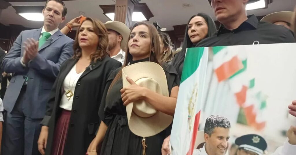 Grecia Quiroz toma protesta
