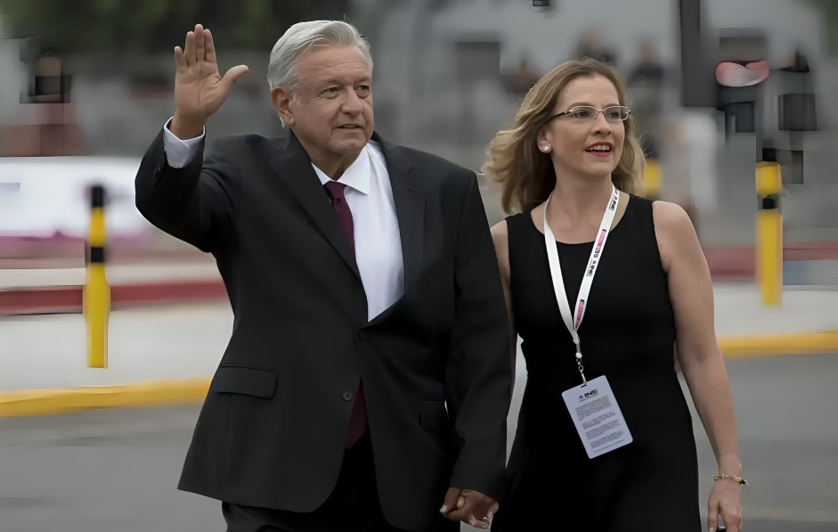 Beatriz Gutiérrez Müller visita a AMLO por su cumpleaños