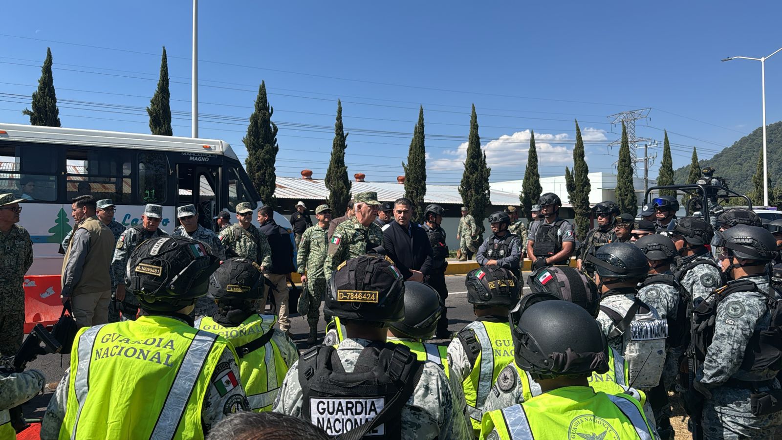 Harfuch arriba a Michoacán 