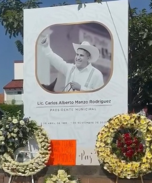 homenaje a Carlos Manzo