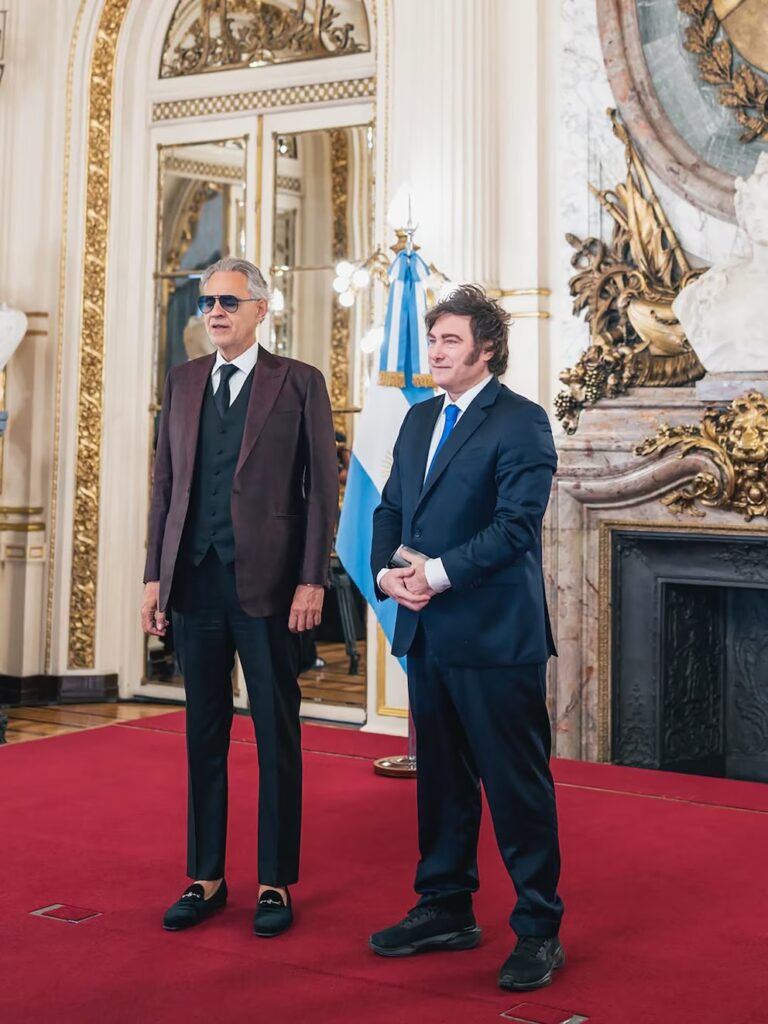Javier Milei y Andrea Bocelli