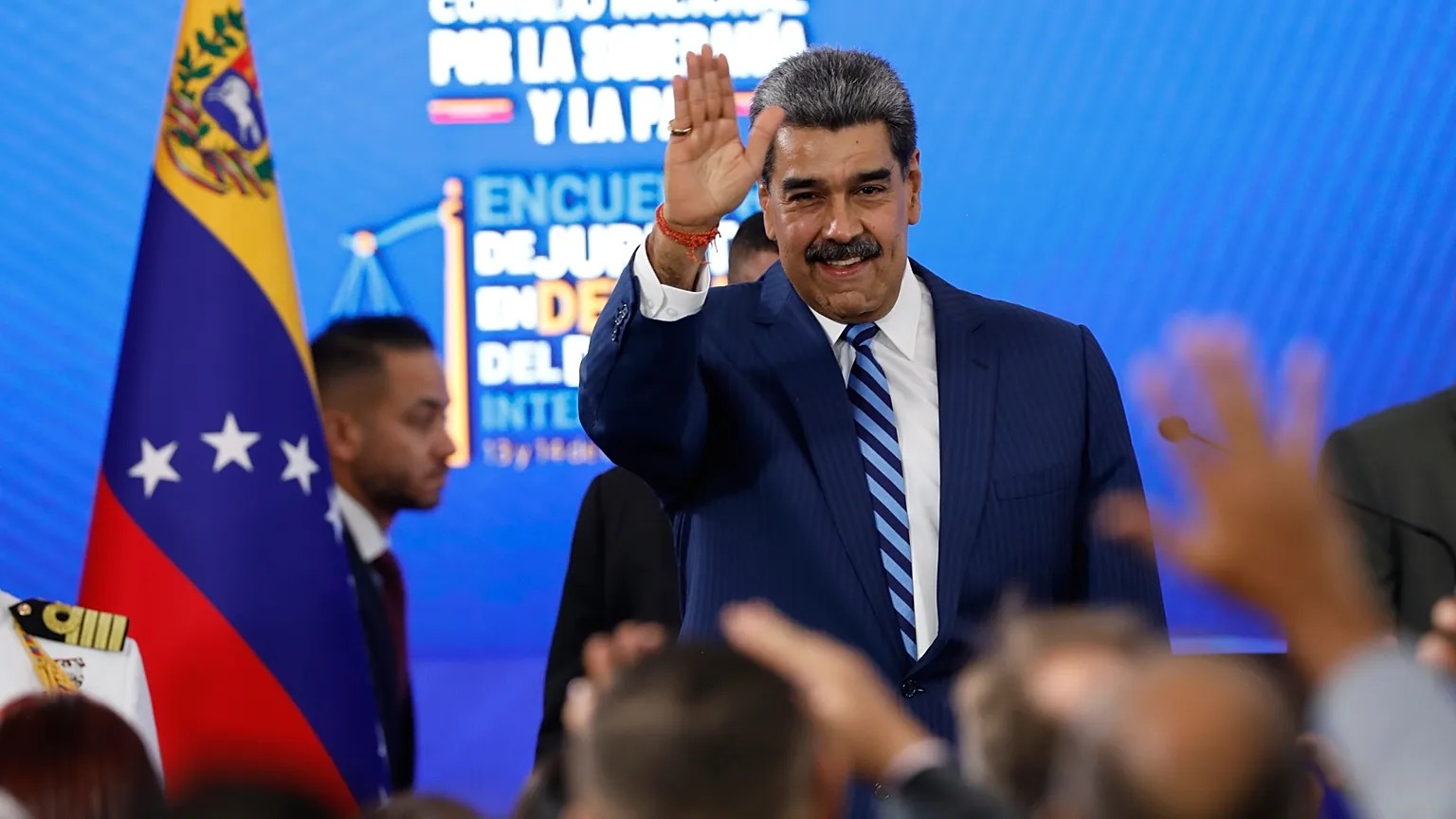 Maduro responde a amenazas de EU