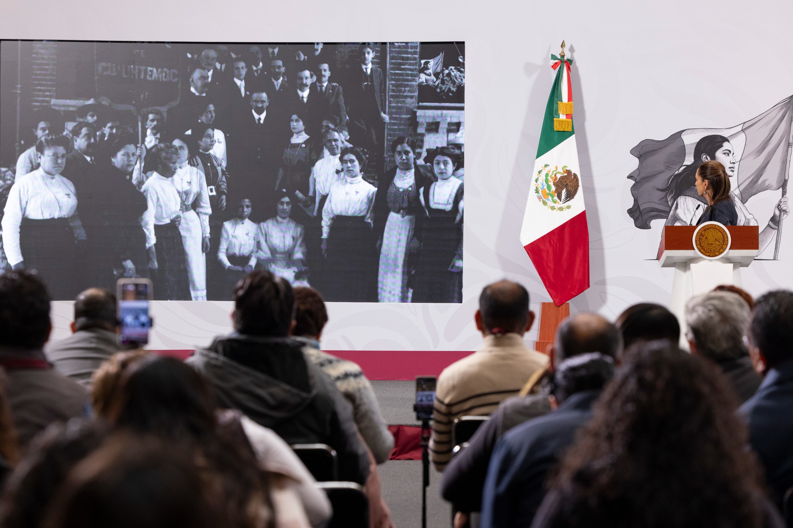 Sheinbaum con mujeres
