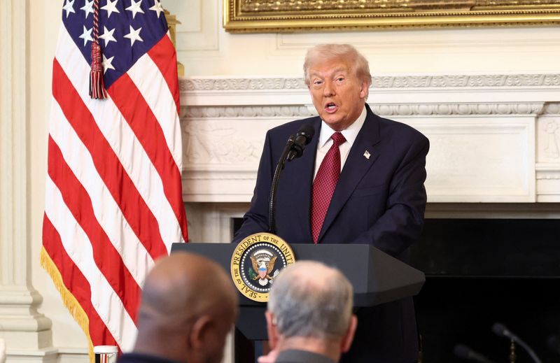 Trump arremete contra demócratas 