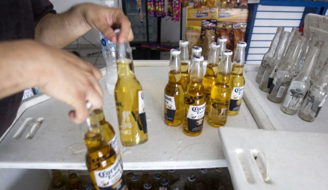 ¿Qué causó la baja en el consumo de cerveza mexicana en Estados Unidos?
