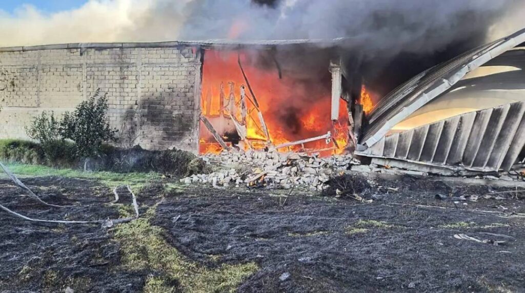 avioneta cae en taller
