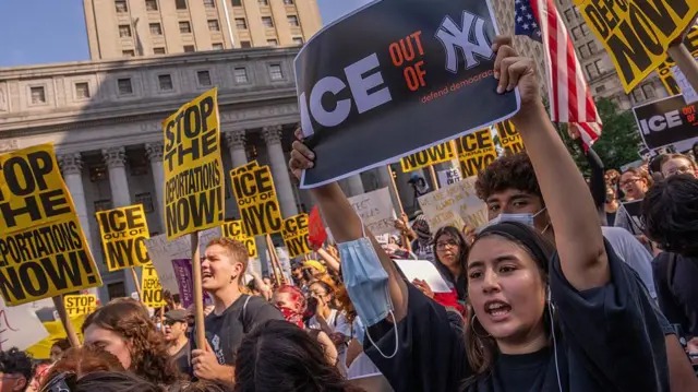 ICE genera preocupación con contratación de cazarecompensas