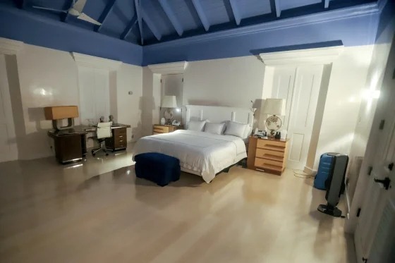 Mansion Jeffrey Epstein cama