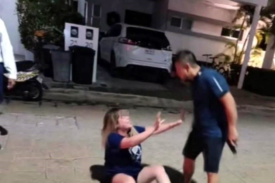 Juez agrede a mujer
