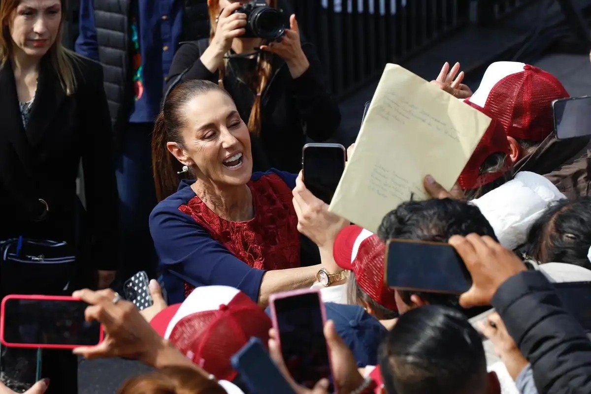 PRI y PAN critican mitin de Sheinbaum en el Zócalo 
