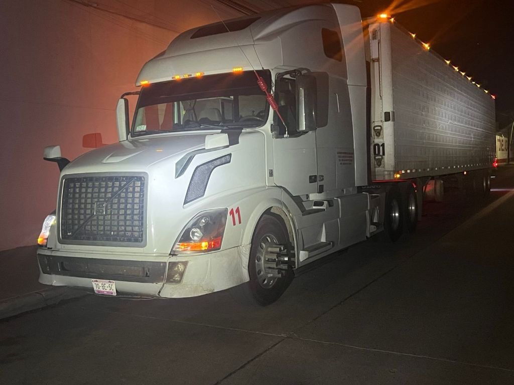 Detienen a dos sujetos que transportaban más de 320 kg de metanfetamina