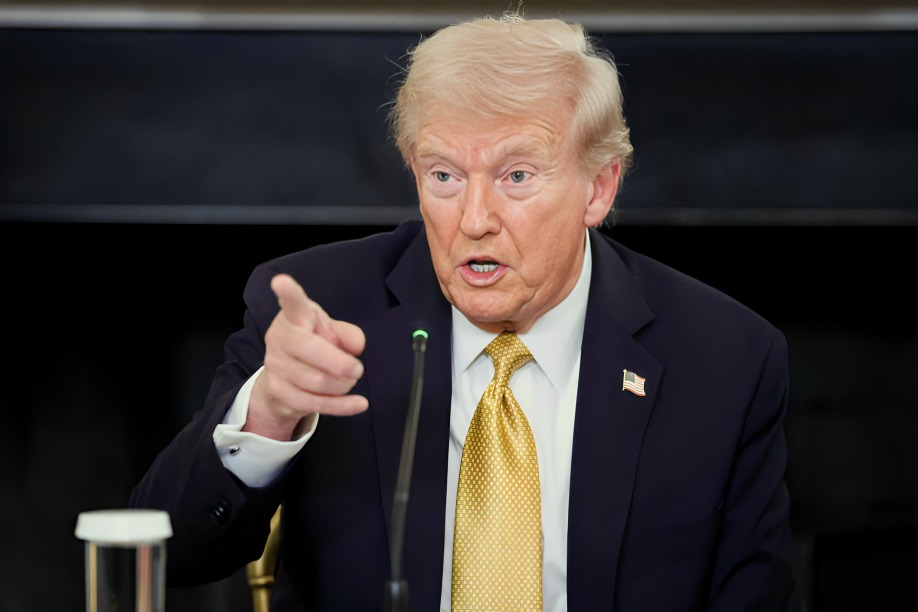 Trump lanza advertencia a Maduro