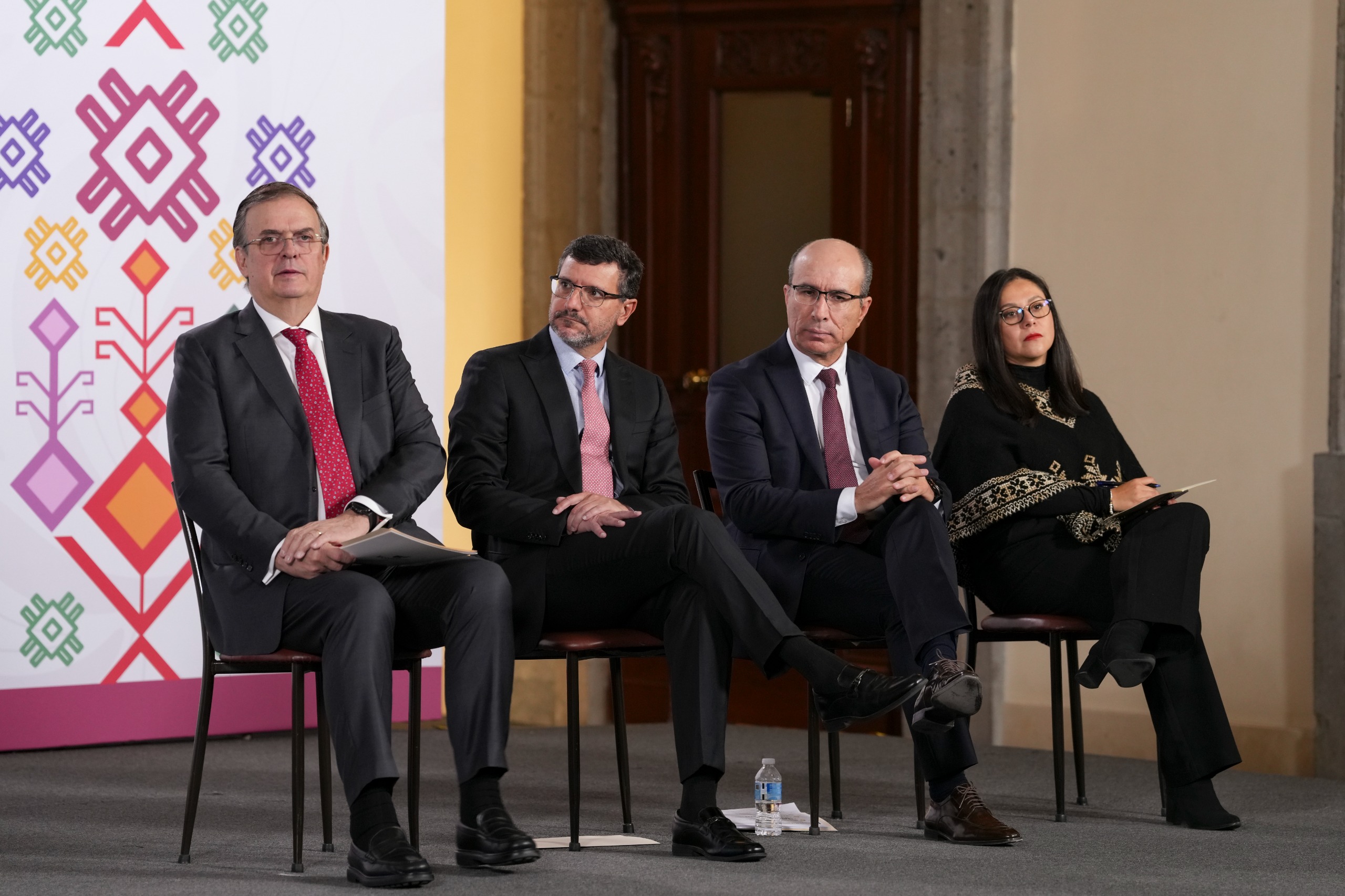 Ebrard en conferencia