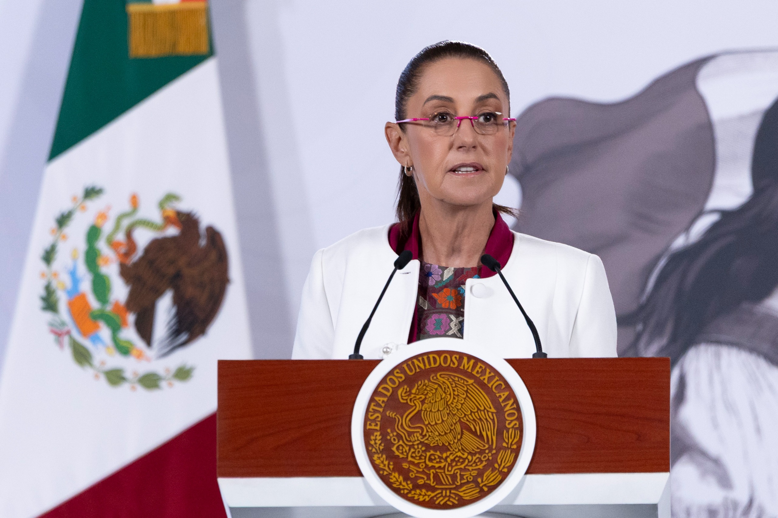 Gobierno amplía decreto de importación de autos usados