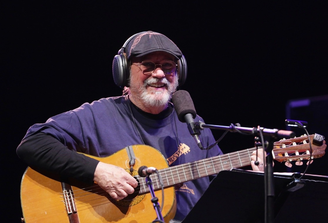 Artistas llaman a EU a detener bloqueo petrolero contra EU