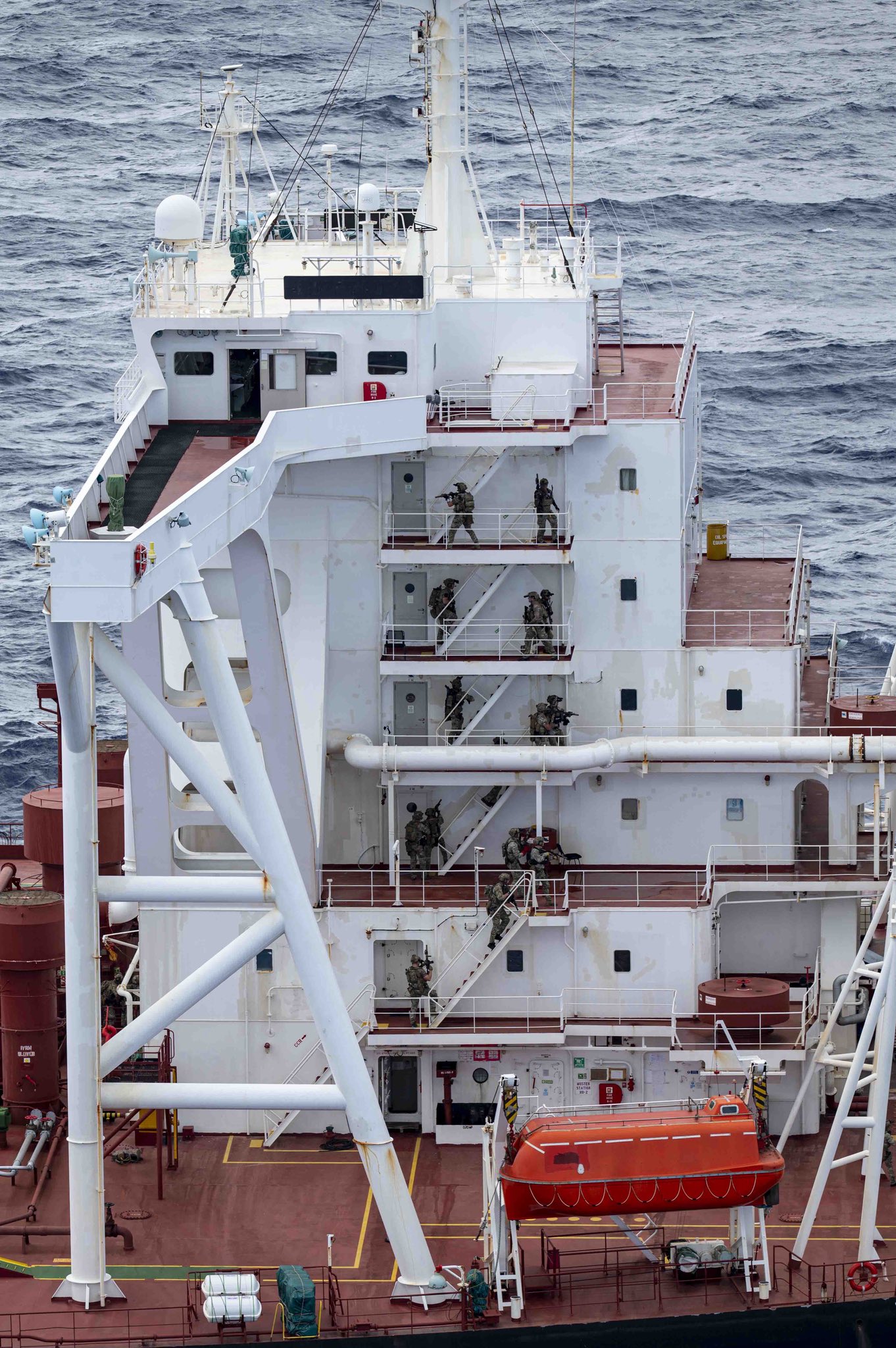 EU intercepta ilegalmente otro buque petrolero