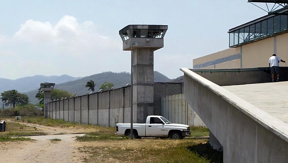 Confirman fuga de 23 reos del penal de Puerto Vallarta