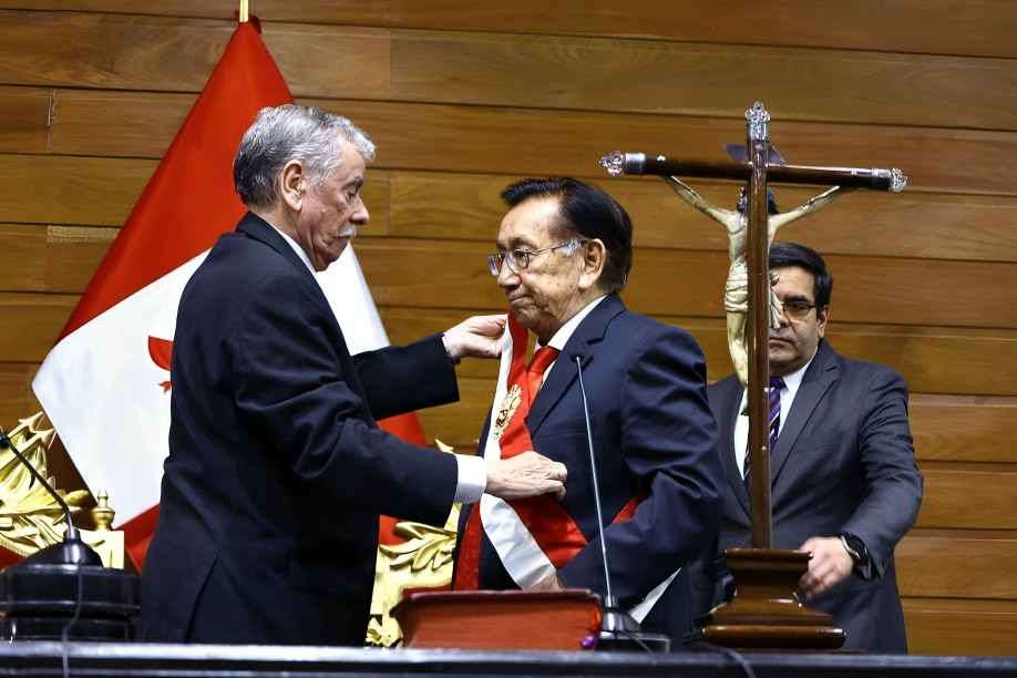 ¿Quién es José María Balcázar, nuevo presidente de Perú?