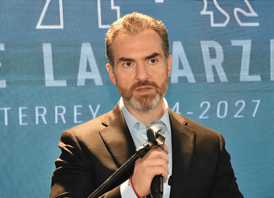 Adrián de la Garza aceptó ser su candidato