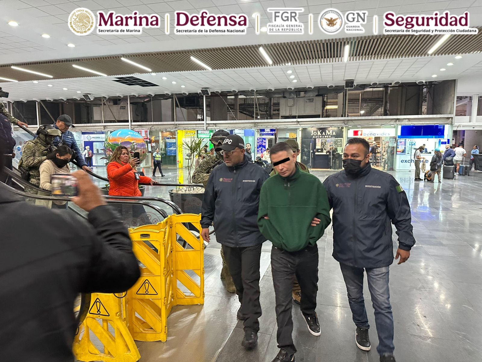 Las autoridades de México y Colombia detuvieron en la Ciudad de México a Lobo Menor, presunto líder criminal con ficha roja de Interpol. 