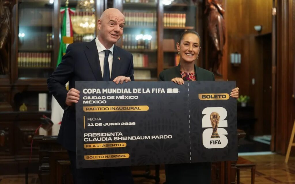 FIFA entrega boleto de Sheinbaum