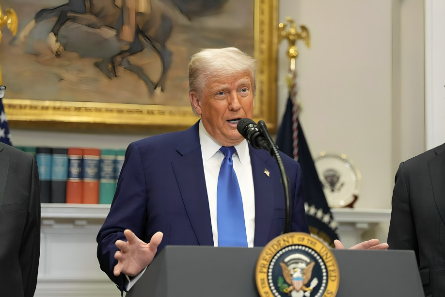 EU emitirá nuevos dólares con la firma de Trump