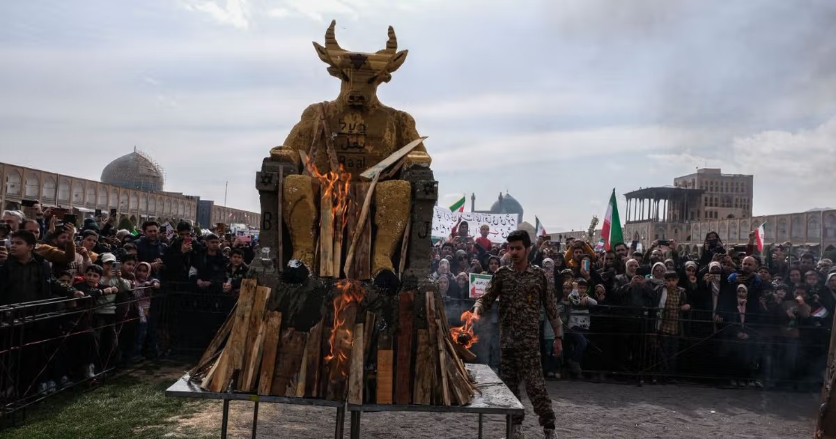 Irán quema estatua de Baal 