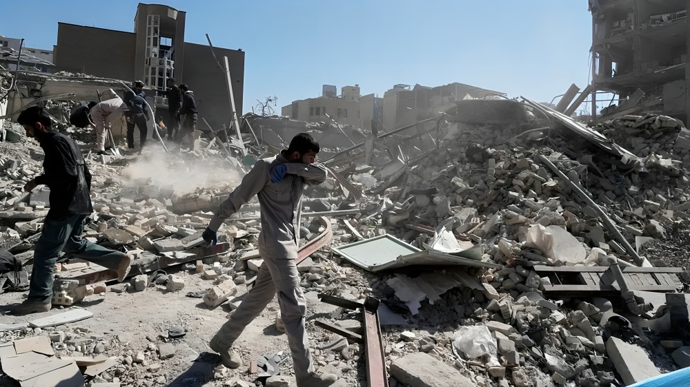 Israel bombardea edificio de asamblea que elige al nuevo líder supremo de Irán
