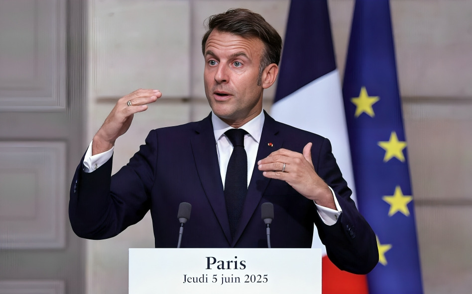 Macron anuncia que Francia aumentará su arsenal nuclear