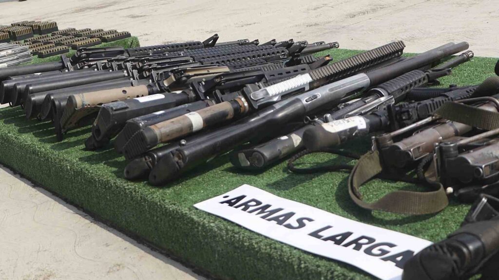 México frena armas a EU