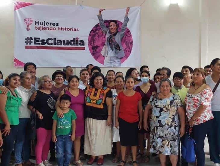 Mujeres tejiendo historias 