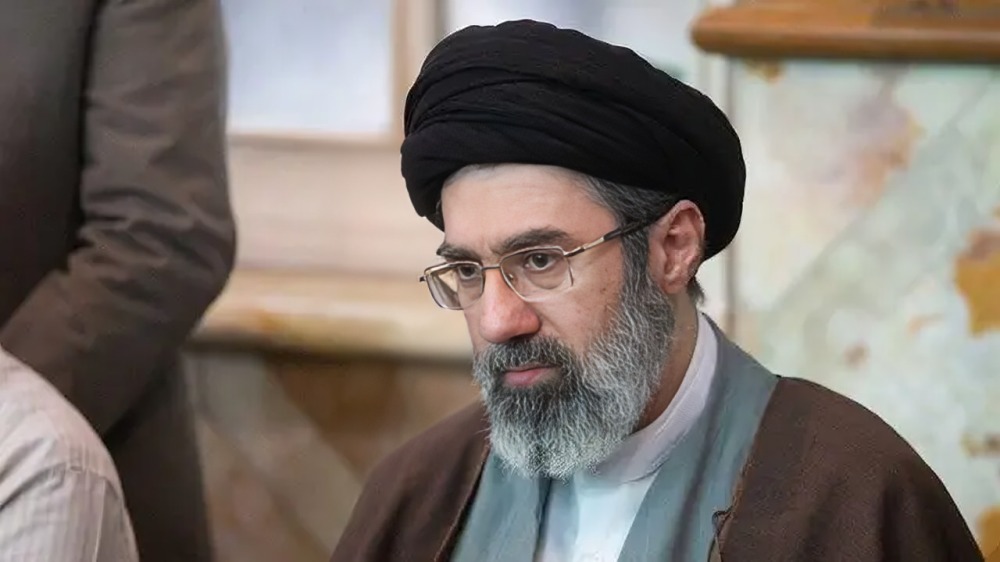Nuevo líder de Irán habría sido herido en ataque de Israel contra su padre