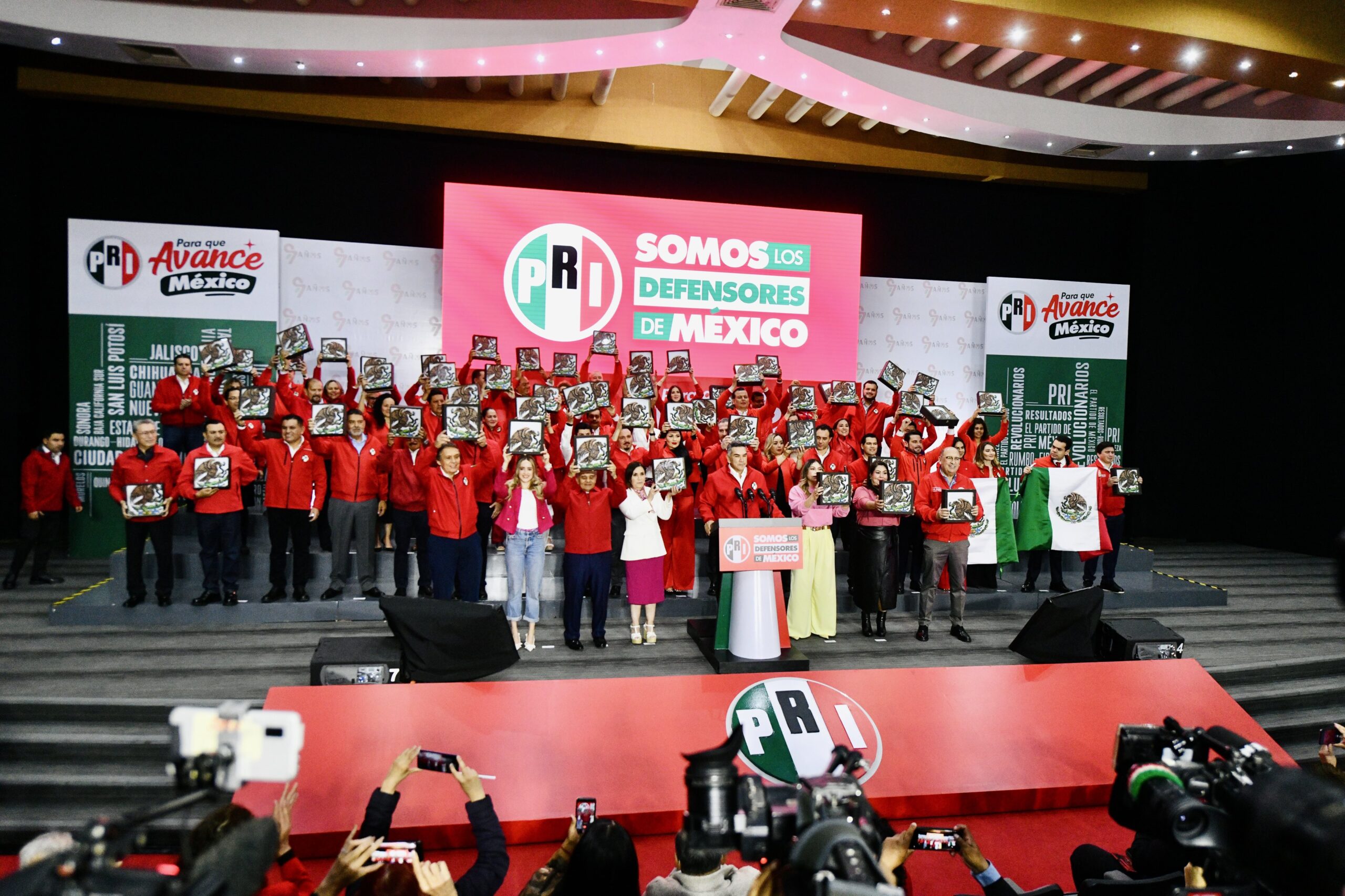 Alito defiende a Rosario Robles y lanza reto a Morena